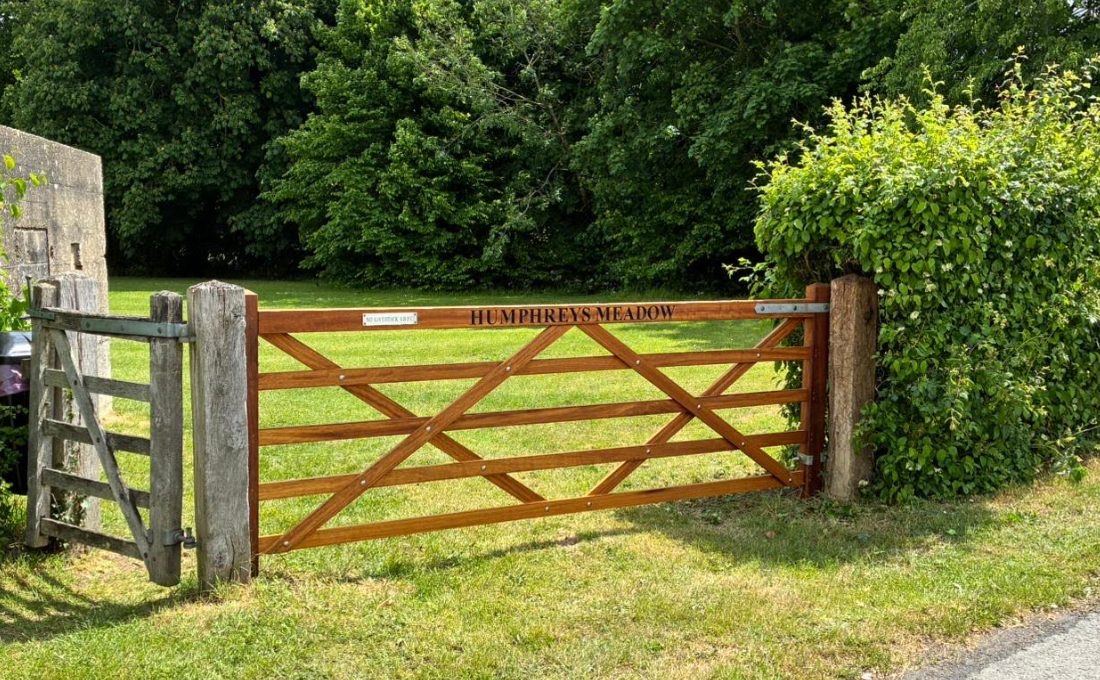 We are so pleased to report that the broken gate at Humphrey's meadow has now been replaced. Our thanks to the Volunteers who hung the gate, helping us to keep costs down. 